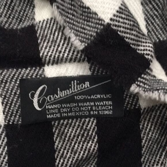 White & black buffalo plaid soft flannel scarf - Picture 2 of 5